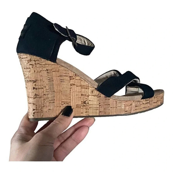 Toms Black Wedges Sandals Size 7.5 Open Toe Ankle Strap Heel Wedge Casual - Picture 2 of 12